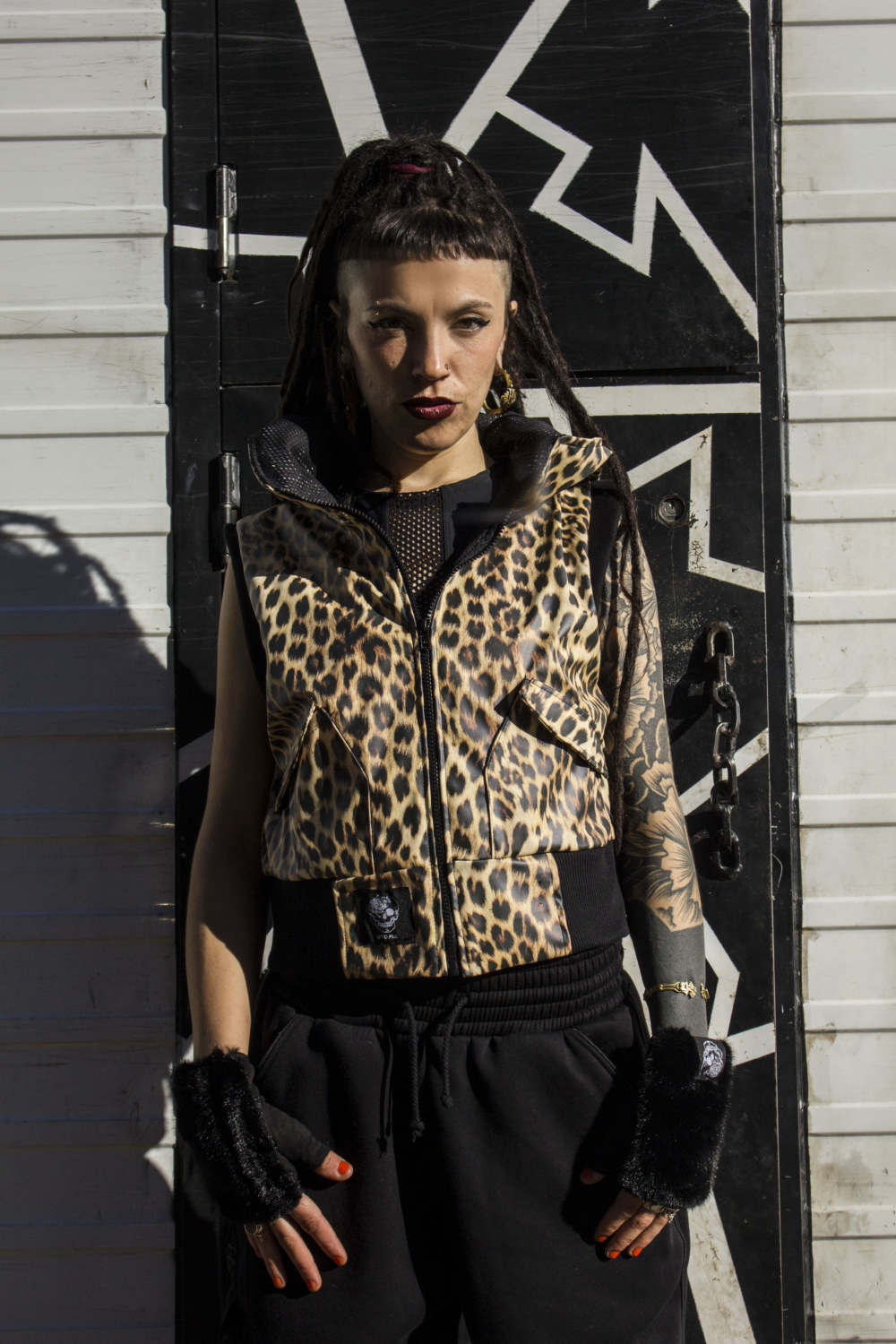 CHALECO CORTO LEOpARDO