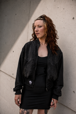 BOMBER REVERSIBLE SERPIENTE NEGRO